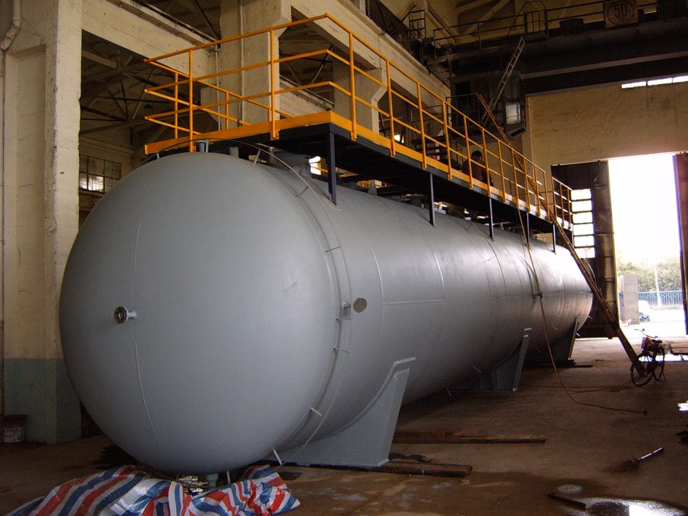 <b>合理選配鍋爐容量 對于鍋爐容量設計的選配，過(guò)去往往按規范要求，依據最大熱負荷來(lái)確定鍋爐容量，熱負荷的波動(dòng)只能通過(guò)鍋爐燃燒來(lái)調整相匹配，不但加大了成本投資，而且鍋爐常</b>