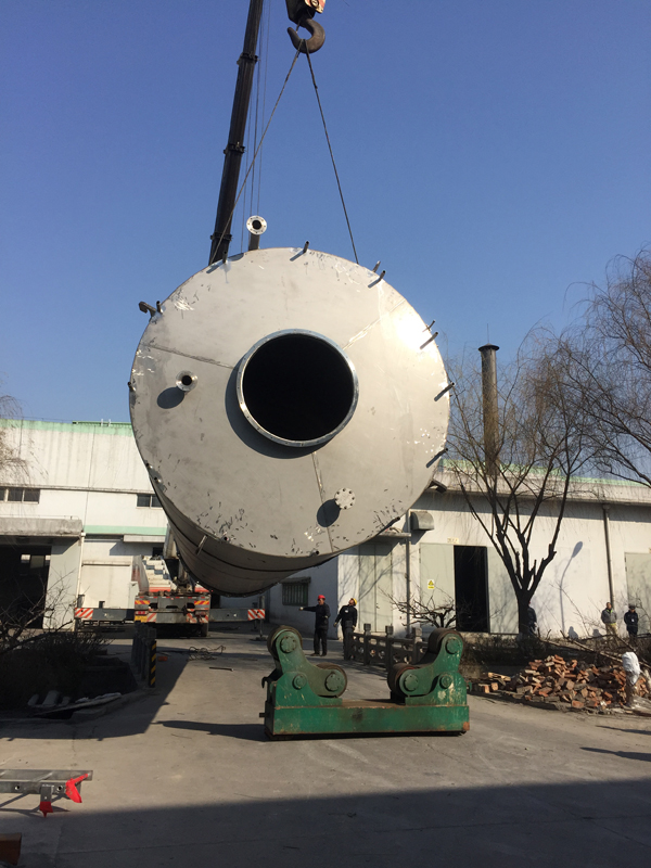 <b>不銹鋼、碳鋼制槽車(chē)、臥式立式貯罐、高位槽、計量罐。特殊規格可按用戶(hù)需求設計、制造。</b>